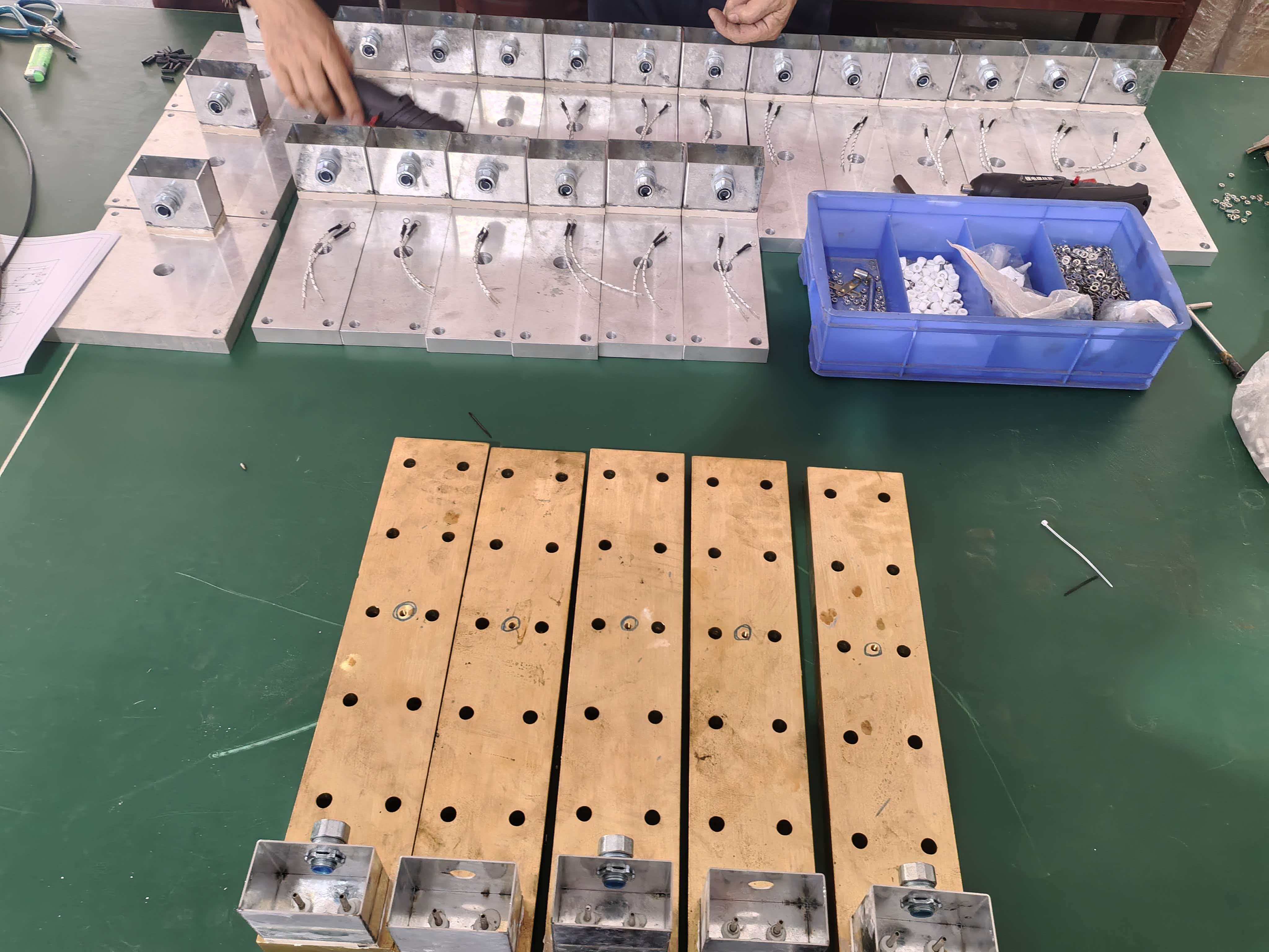 New Hongda Electric Heating Technology Co., Ltd. entregó con éxito hoy placas calefactoras de aluminio y cobre
